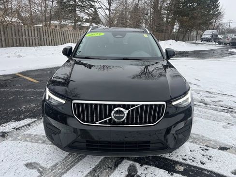 Used 2025 Volvo XC40 B5 Core image 2