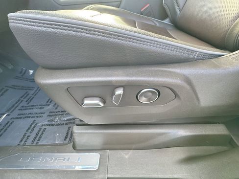 Used 2025 GMC Sierra 3500 Denali w/ Denali Reserve Package image 14