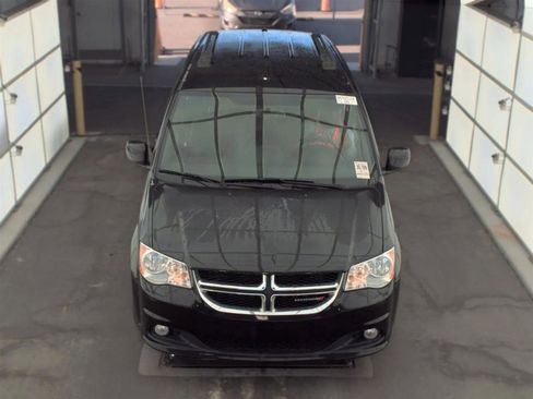 Used 2017 Dodge Grand Caravan SXT FWD image 2