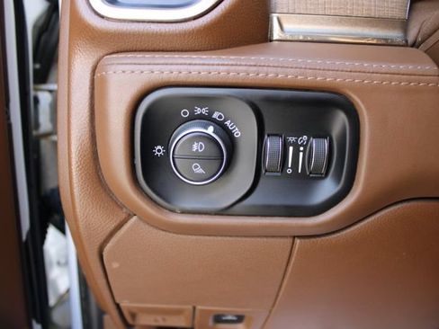 Used 2023 RAM 2500 Limited AWD/4WD image 23