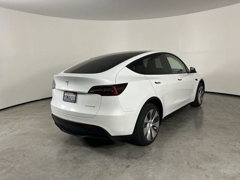 Used 2022 Tesla Model Y Long Range AWD/4WD image 8