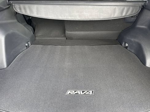Used 2025 Toyota RAV4 XLE AWD/4WD image 19
