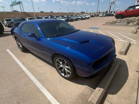 Used 2022 Dodge Challenger SXT w/ Plus Package RWD image 8