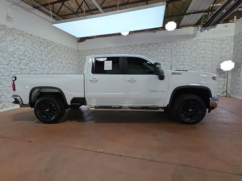 Used 2021 Chevrolet Silverado 2500 LT w/ Z71 Off-Road Package image 6