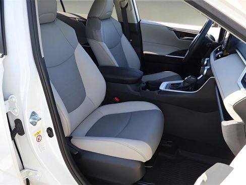 Certified 2019 Toyota RAV4 XLE Premium image 20