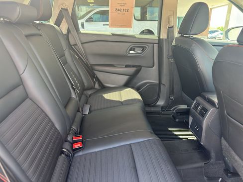 Used 2025 Nissan Rogue SV AWD/4WD image 30