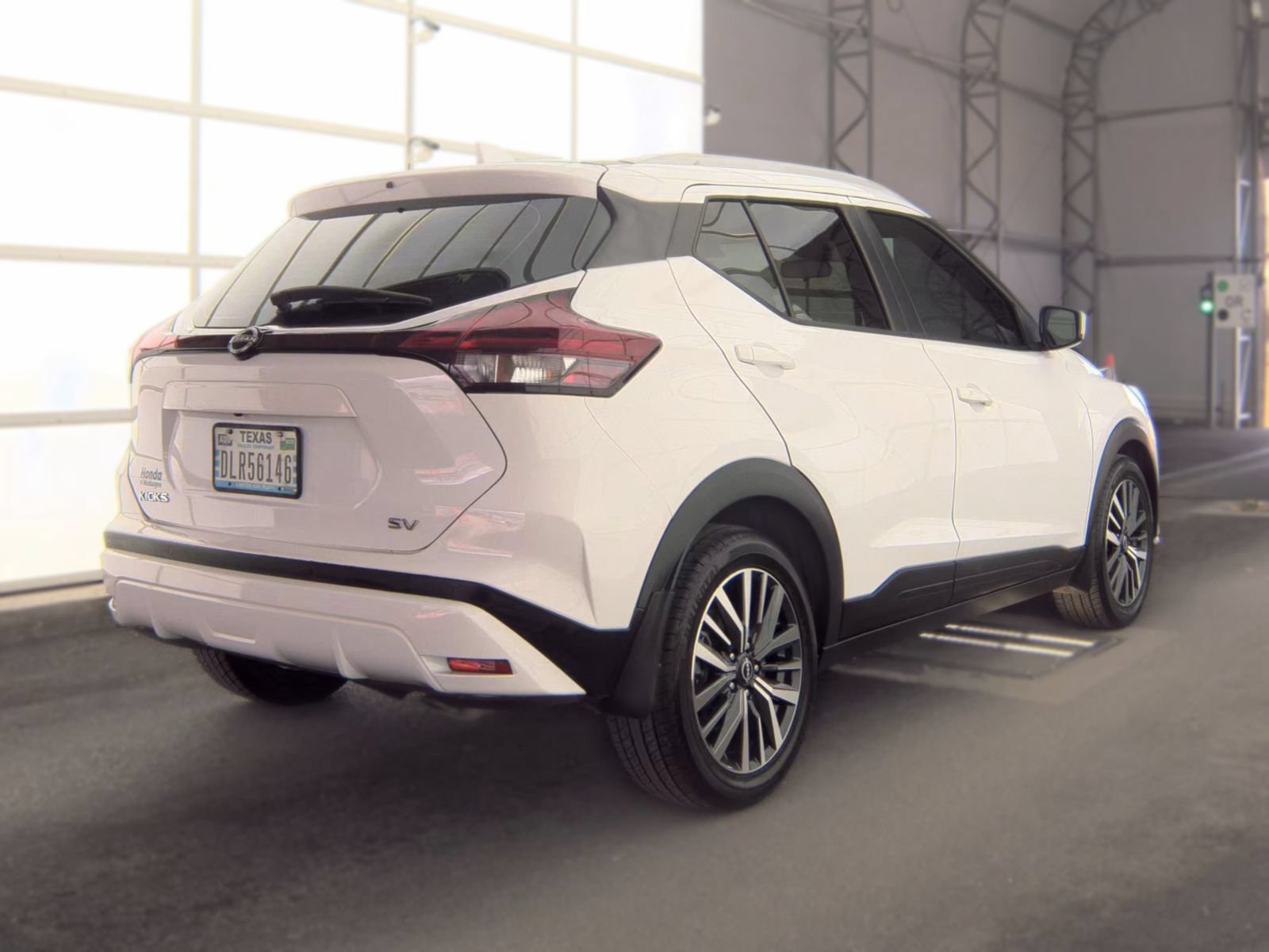 Used 2022 Nissan Kicks SV FWD image 3