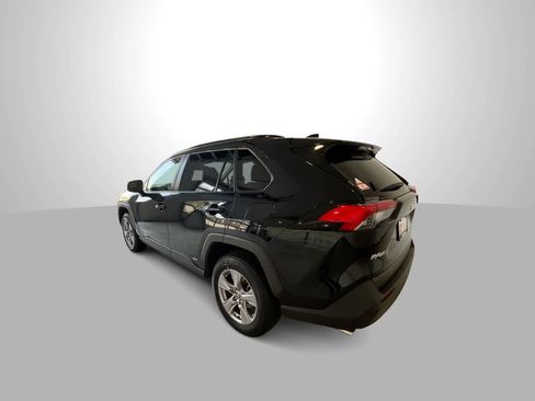 Used 2025 Toyota RAV4 XLE AWD/4WD image 6