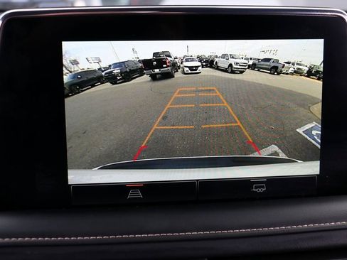 Used 2024 GMC Yukon SLT image 17