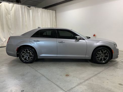 Used 2018 Chrysler 300 S w/ 300S Premium Group image 28