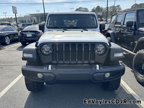 Used 2022 Jeep Wrangler Unlimited Sport image 2