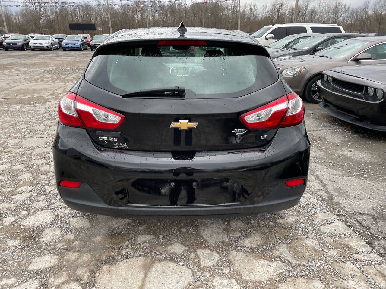 Used 2018 Chevrolet Cruze LT FWD image 4