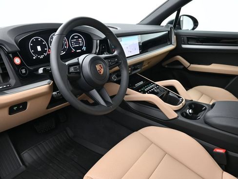 Certified 2026 Porsche Cayenne AWD/4WD image 4