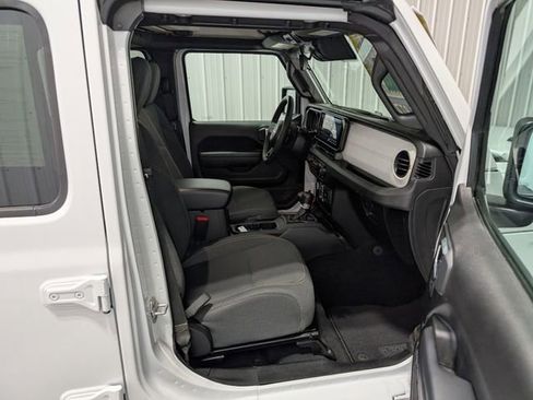 Used 2025 Jeep Gladiator Sport AWD/4WD image 26