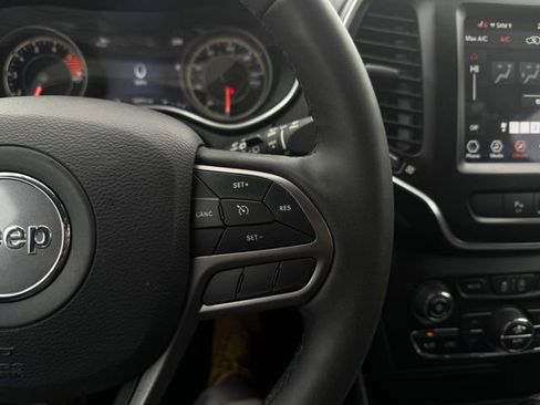 Certified 2021 Jeep Cherokee Latitude Lux w/ Comfort/Convenience Group image 29