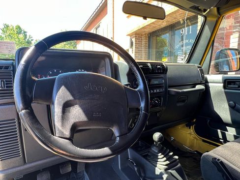 Used 2003 Jeep Wrangler X AWD/4WD image 30