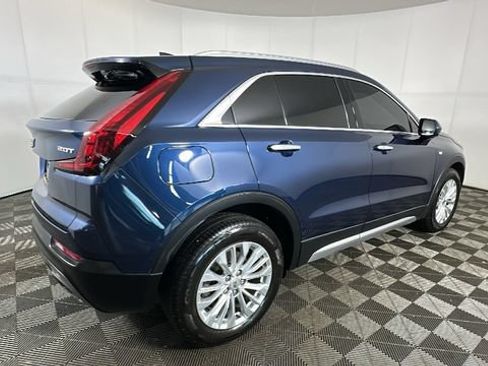 Used 2019 Cadillac XT4 Premium Luxury AWD/4WD image 2