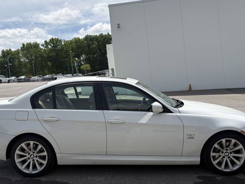 Used 2011 BMW 328i xDrive Sedan AWD/4WD image 11