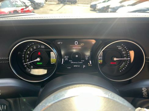 Used 2023 Jeep Wrangler Unlimited Sahara AWD/4WD image 13