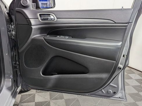 Used 2019 Jeep Grand Cherokee Altitude image 33