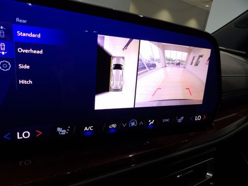 Used 2025 Chevrolet Traverse Z71 w/ Enhanced Driving Package AWD/4WD image 14