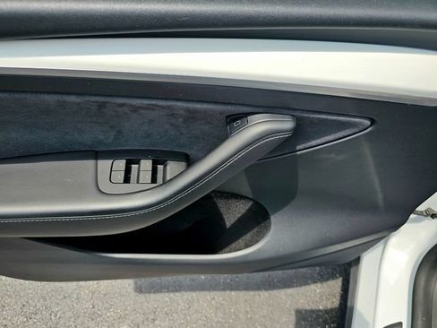 Used 2022 Tesla Model Y Performance AWD/4WD image 22