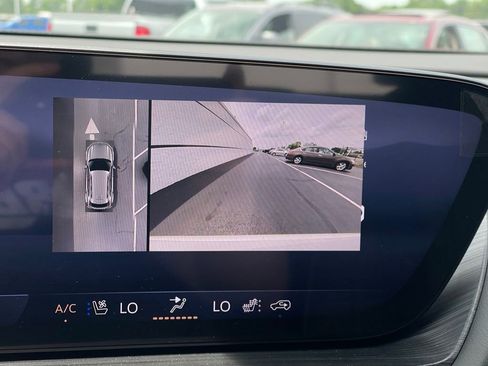 Used 2024 Buick Envision Avenir AWD/4WD image 4
