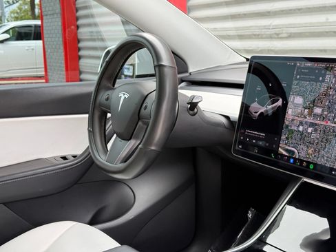 Used 2020 Tesla Model Y Long Range AWD/4WD image 25