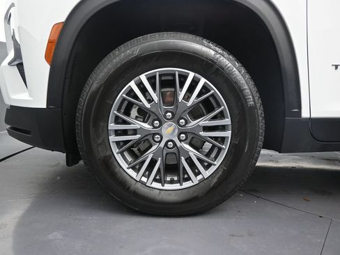 Used 2026 Chevrolet Traverse LT FWD image 10