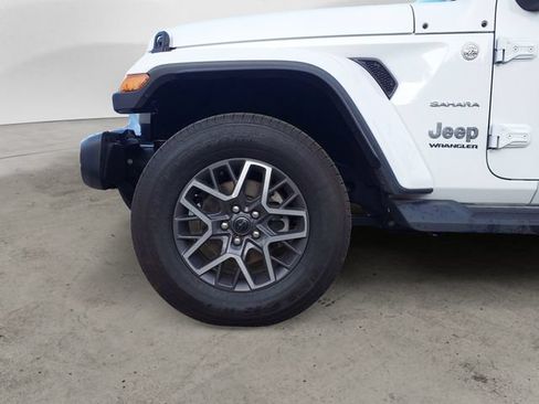 Used 2024 Jeep Wrangler Unlimited Sahara w/ Technology Group AWD/4WD image 9