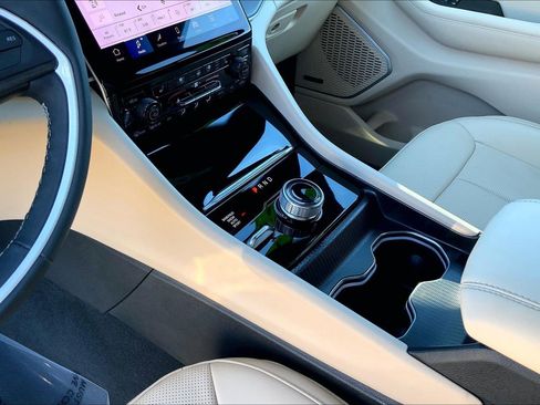 Certified 2024 Jeep Grand Cherokee Limited w/ Luxury Tech Group II image 15