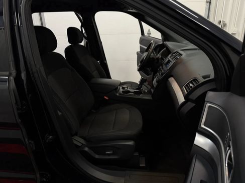 Used 2017 Ford Explorer XLT AWD/4WD image 43