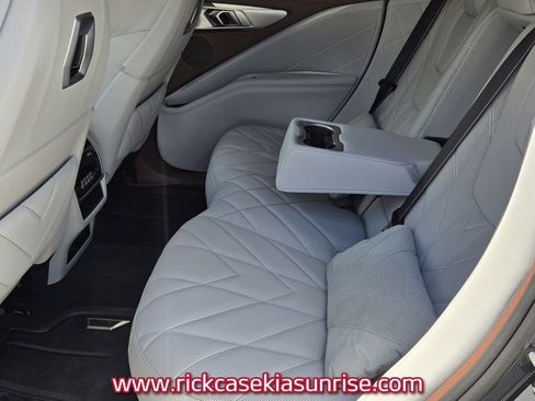 Used 2023 BMW XM AWD/4WD image 12