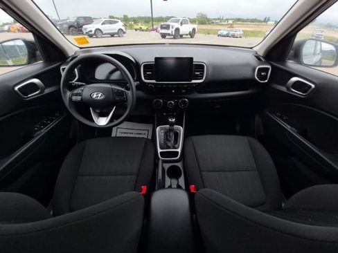 Used 2025 Hyundai Venue SE FWD image 20