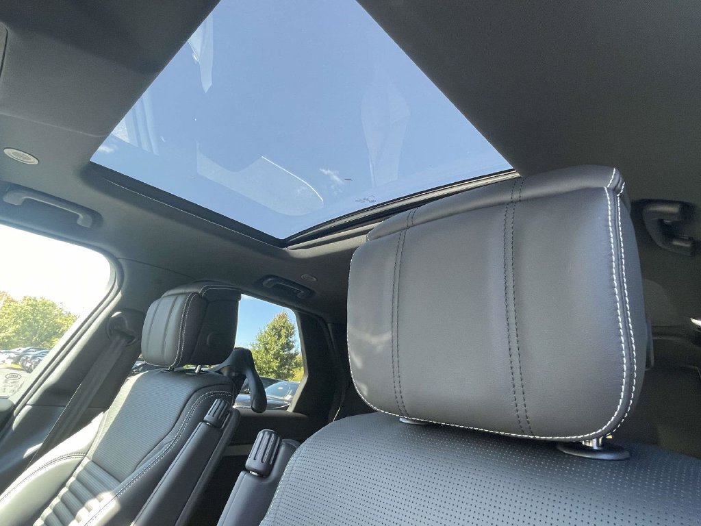 New 2026 Land Rover Discovery Limited Edition AWD/4WD image 11