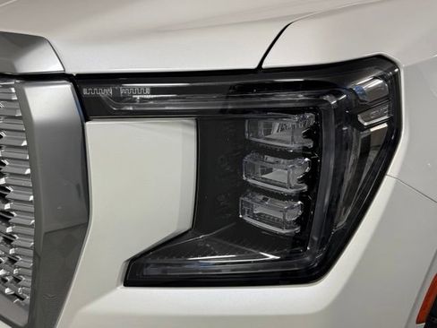 Used 2023 GMC Yukon XL Denali RWD image 12