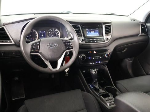 Used 2018 Hyundai Tucson SE image 2