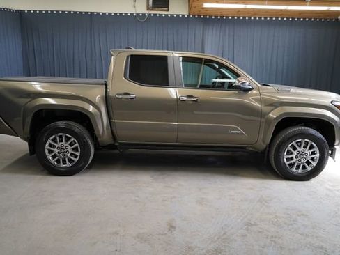 Used 2025 Toyota Tacoma Limited AWD/4WD image 8