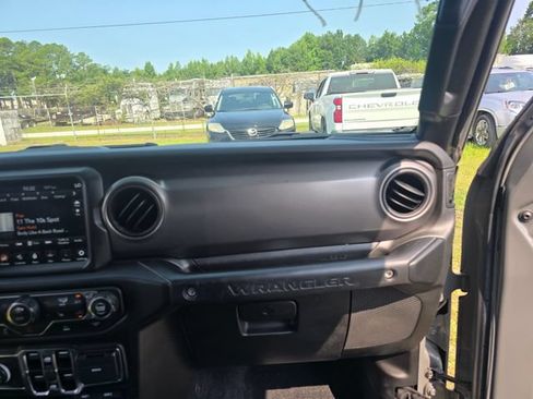 Used 2023 Jeep Wrangler Unlimited w/ Sun & Screen Package AWD/4WD image 39