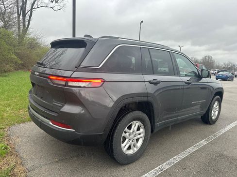 Used 2022 Jeep Grand Cherokee Laredo w/ Luxury Tech Group I image 11