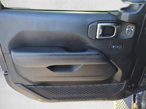 Used 2020 Jeep Wrangler Unlimited Sahara image 7