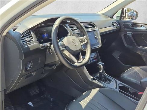 Used 2023 Volkswagen Tiguan SE FWD image 10