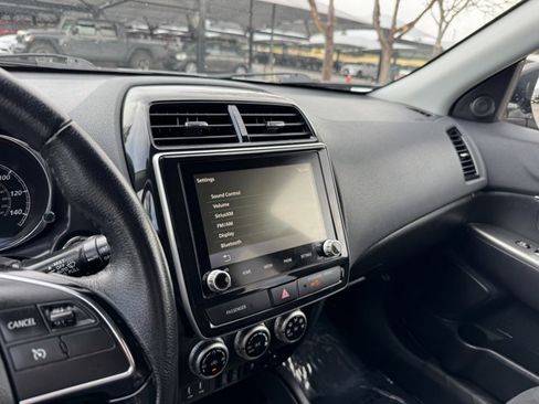 Used 2022 Mitsubishi Outlander Sport SE FWD image 13