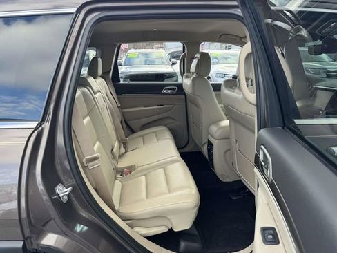 Used 2017 Jeep Grand Cherokee Limited image 12