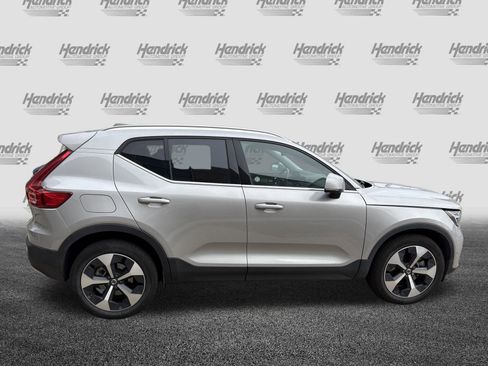 Used 2025 Volvo XC40 B5 Plus image 11