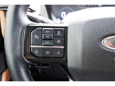 Used 2023 Ford Expedition Platinum RWD image 17