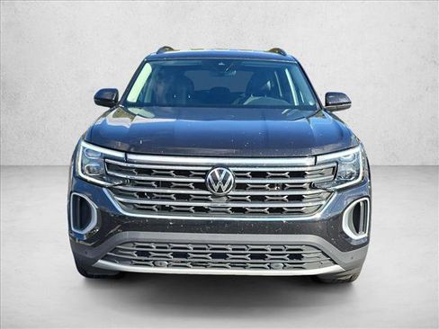 Used 2024 Volkswagen Atlas SE image 2