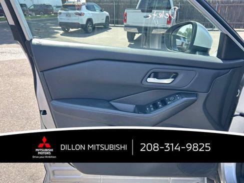Used 2025 Nissan Rogue SV AWD/4WD image 6