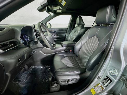 Used 2021 Toyota Highlander XSE FWD image 12