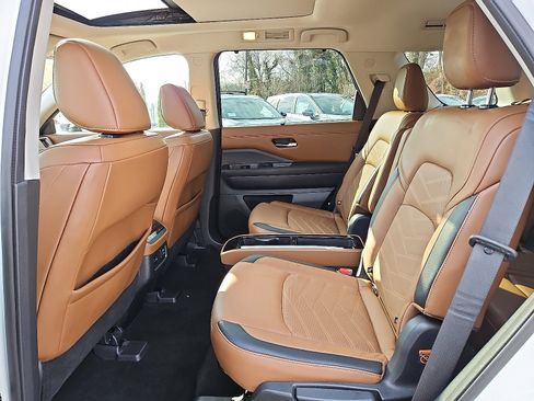 Certified 2022 Nissan Pathfinder Platinum w/ Cargo Package image 10